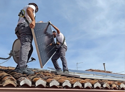 La CNE debe proteger a los instaladores de autoconsumos de los abusos de Iberdrola, Endesa y compañía