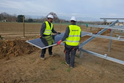 Estabanell firma en Girona su primer parque solar fotovoltaico catalán