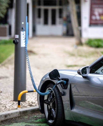  Los vehículos eléctricos podrán cargarse en las farolas públicas en Portugal 