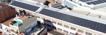 Esta es la solución de autoconsumo solar para quienes viven en bloques de pisos y no tienen tejado disponible