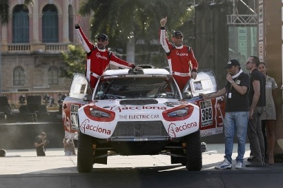 El 100% EcoPowered de Acciona, primer todoterreno 100% eléctrico del mundo en acabar el rally Dakar