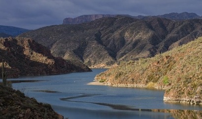 Biden aprueba una ley que da alas a un proyecto de almacenamiento por bombeo en Arizona