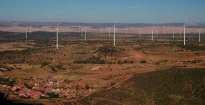 Teruel Existe imputa al Ministerio la comisión de un delito ambiental por su visto bueno a 19 parques eólicos