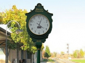 Chomko LA Offers Solar Powered Street Clocks