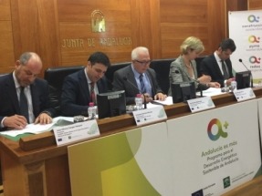 La Junta y varias asociaciones empresariales firman un acuerdo para fomentar el uso de energías renovables en edificios andaluces 