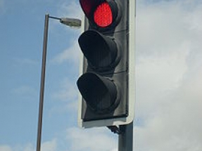 Moscow Installs First Traffic Light Using Solar Power