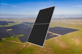 Sharp presenta un nuevo módulo de 585W con tecnología TOPCon N-Type rectangular bifacial vidrio-vidrio