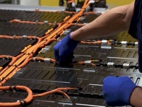 Alianza entre Schneider Electric, Aveva e In-Core Systèmes para mejorar las baterías de los VE