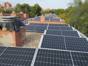 Las comercializadoras bloquean más de la mitad de los autoconsumos del mayor barrio solar de España