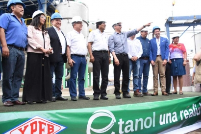 Evo Morales inaugura una planta de etanol días después de promulgar una ley que impulsa los biocombustibles