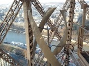 La Torre Eiffel cuenta con un nuevo atractivo: dos miniturbinas eólicas