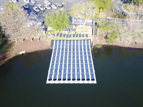 Orlando: Inauguran una planta fotovoltaica flotante, instalada en un embalse de riego