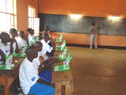 300.000 estudiantes ruandeses a la luz FV de Isofotón