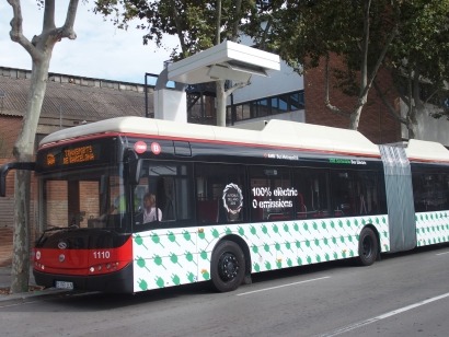 Barcelona estrena el primer cargador ultrarrápido para buses eléctricos de España