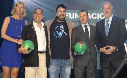 El cantante Huecco, Citroën y el Real Madrid se alían para donar 500 balones a niños de Benin