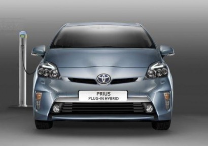 El Prius Híbrido Enchufable consume la mitad que un coche de gasolina de tamaño similar