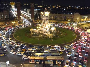 Barcelona prohíbe circular a los coches que más contaminan a partir de 2020