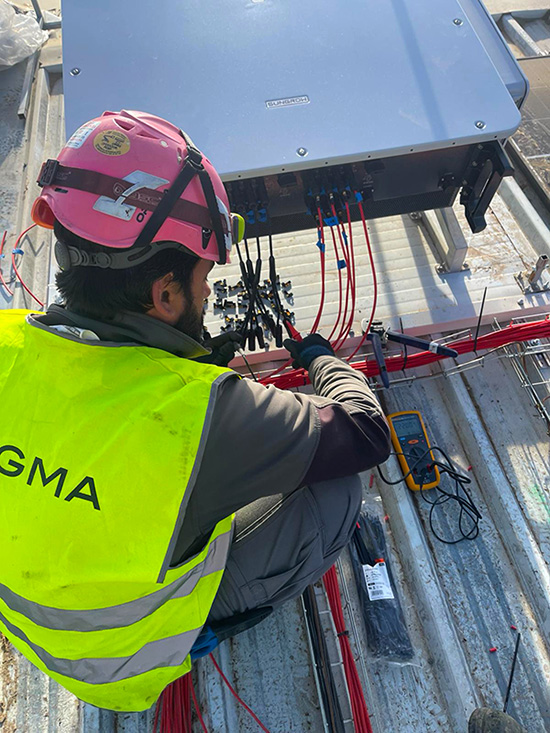 Aemer. Técnico de Magma en cubierta FV