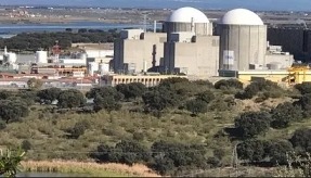 ¿Qué hacemos con Almaraz y las otras nucleares si pronto seremos 10.000 millones y la IA?