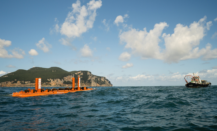 La española Arrecife Energy Systems prueba un nuevo sistema para producir electricidad a partir de las olas