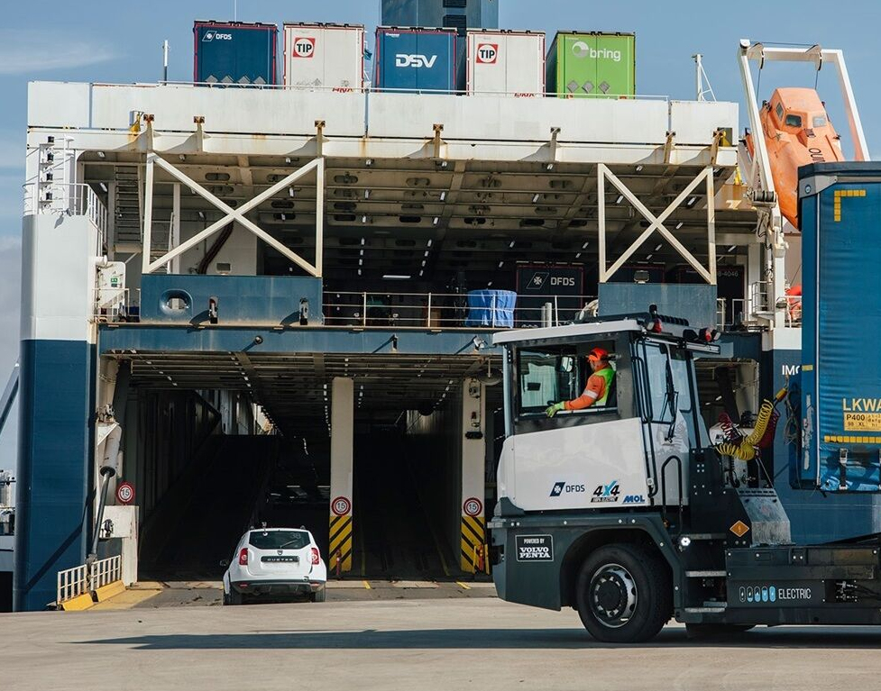 MOL and Volvo Penta Develop Full Electric 4X4 RoRo Tractors